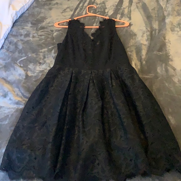 Black sleeveless banquet dress - Picture 2 of 4